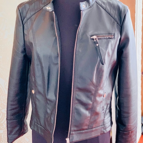 Motorcycle jacket. Size 10. Worn twice Mint condition. Not real leather. - Picture 2 of 3